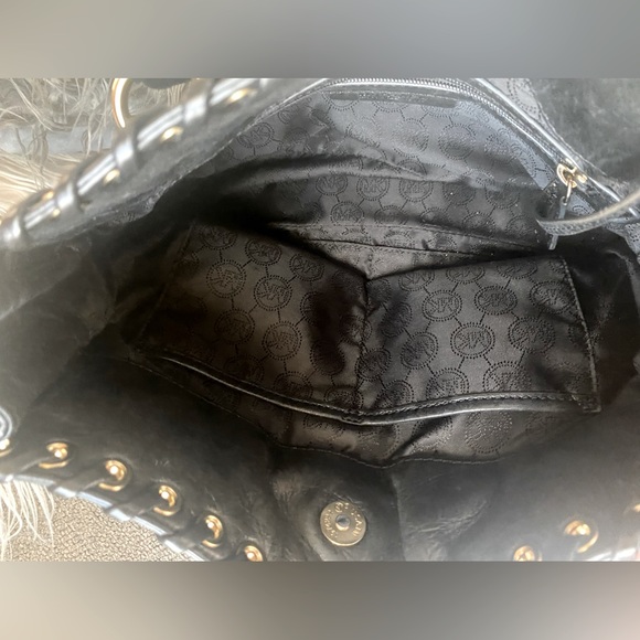 Michael Kors Leather Quilted Small Hamilton Bag with Gold Hardware - Picture 5 of 9